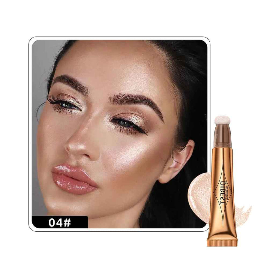 Maquillaje líquido 3 en 1 con aplicador cushion producto aplicado sobre una mano.