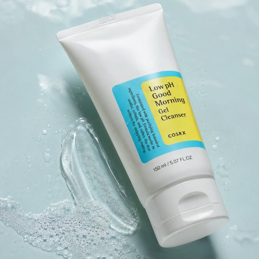 Kit Cuidado Diario COSRX: tubo del limpiador Low pH Good Morning con gotas de agua