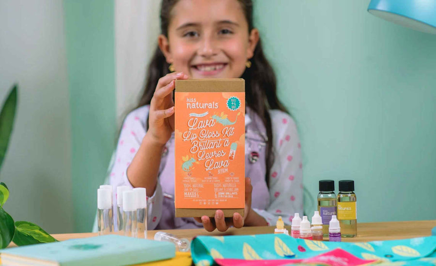 Kit DIY de Brillo Labial Kiss Naturals aromas naturales del set.