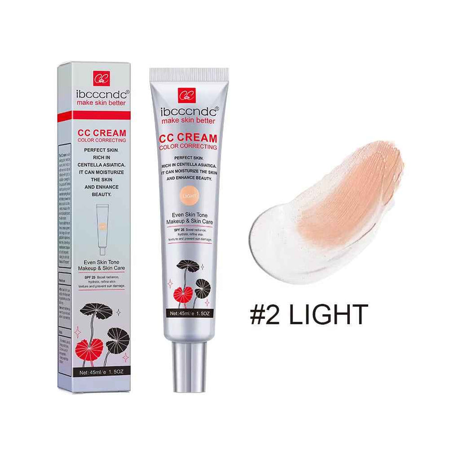 CC Cream Correctora con Centella Asiática 45 ml cantidad aplicada sobre la mano.
