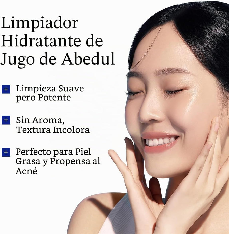 Round Lab Birch Juice Moisturizing Cleanser espuma generada con agua.