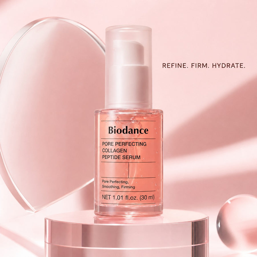 Kit Colágeno Biodance: sérum Pore Perfecting Collagen Peptide Serum sobre un podio rosa