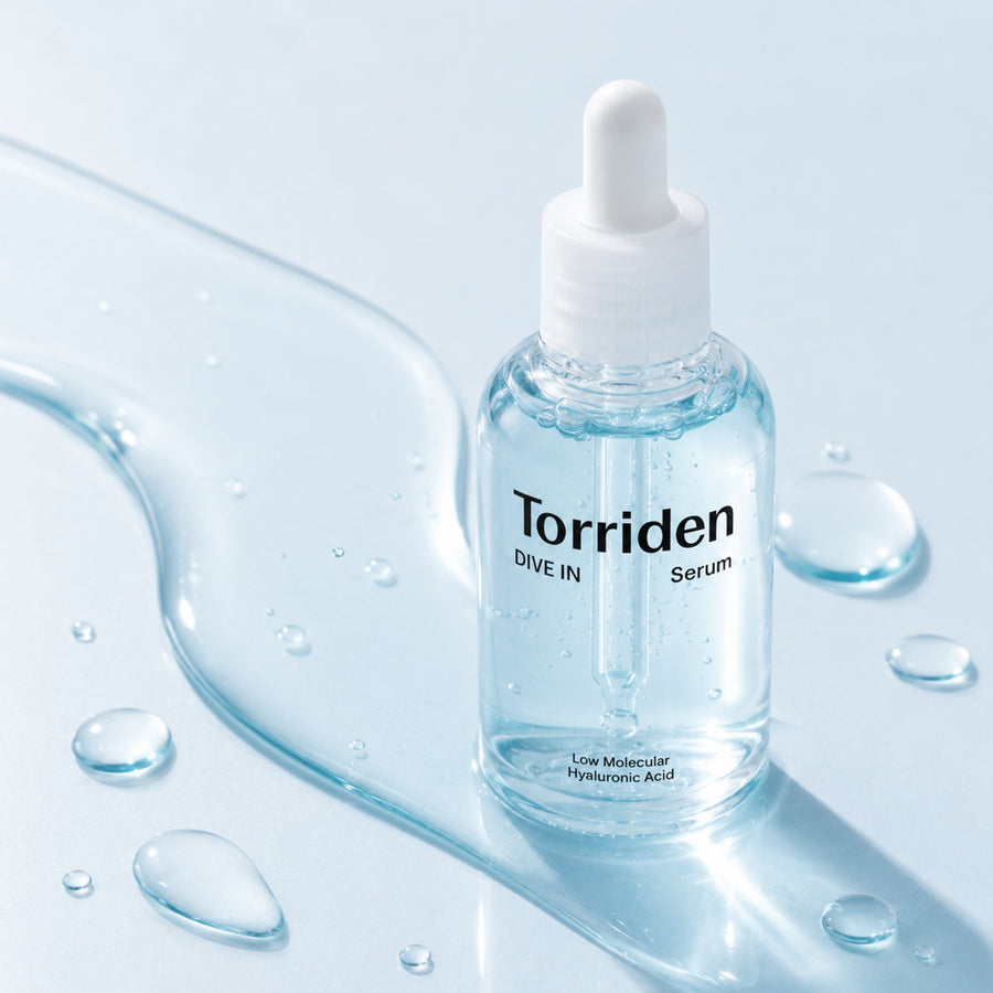 Kit Hidratación Torriden DIVE IN: sérum con gotero junto a gotas de su textura