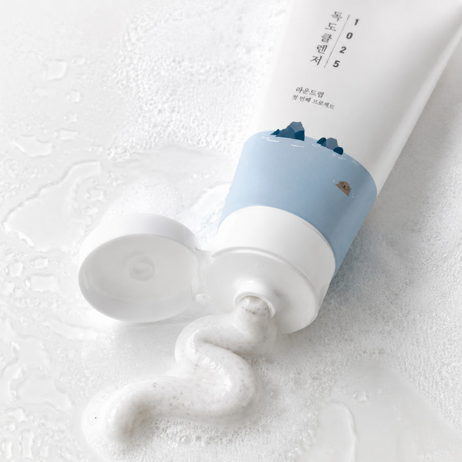 Kit Hidratación Round Lab: tubo del limpiador Dokdo Cleanser con su espuma cremosa