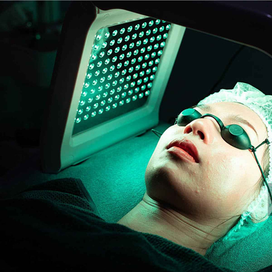 Mascarilla facial LED de 7 colores mostrando los diferentes modos de iluminación.