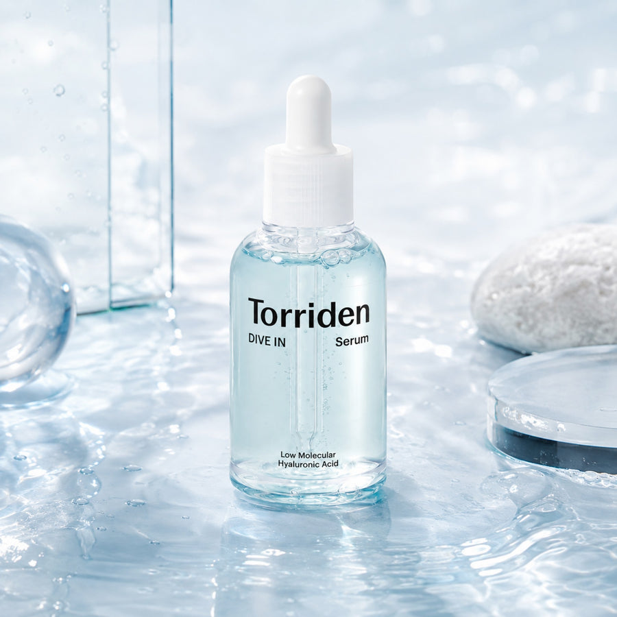 Kit Hidratación Torriden DIVE IN: sérum Low Molecular Hyaluronic Acid Serum entre burbujas de agua