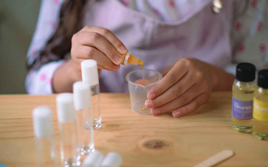 Kit DIY de Brillo Labial Kiss Naturals ingredientes para preparar glosses.