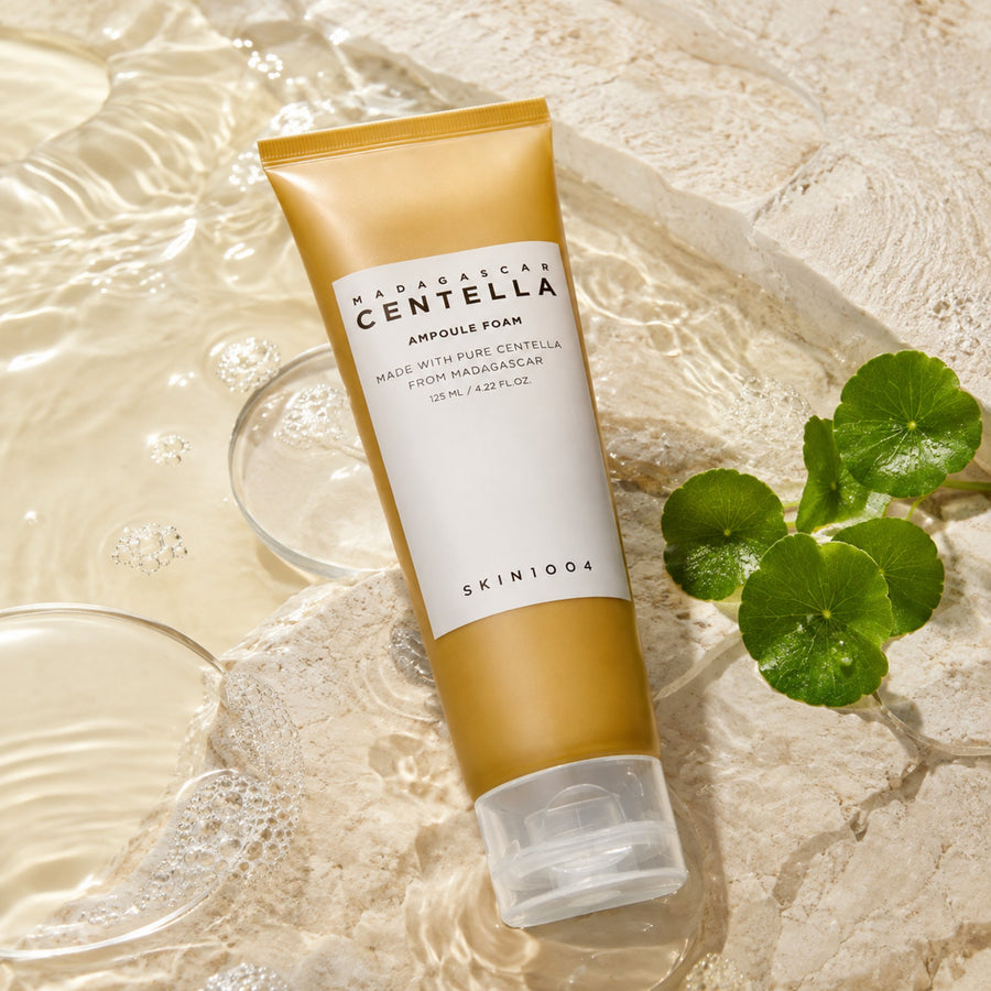 Kit Calmante SKIN1004: tubo de espuma limpiadora Centella entre hojas de centella asiática y agua