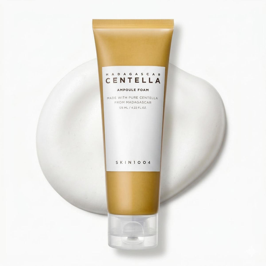 Kit Calmante SKIN1004: espuma limpiadora Madagascar Centella Ampoule Foam de 125 ml sobre su textura de espuma
