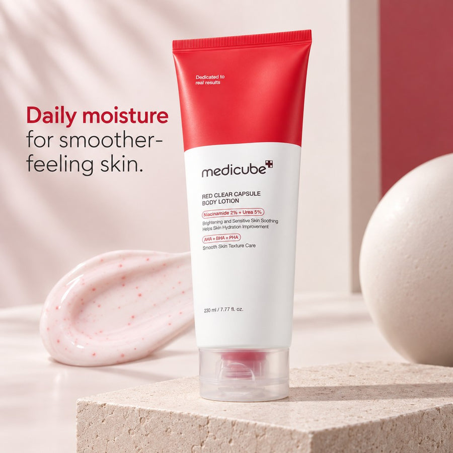Loción Corporal medicube Red Clear Capsule 230 ml, envase sobre una base de piedra