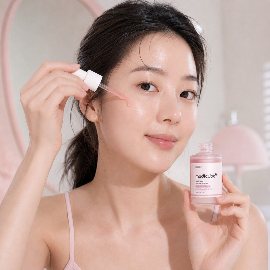 Medicube PDRN Pink Peptide Serum aplicación en el rostro