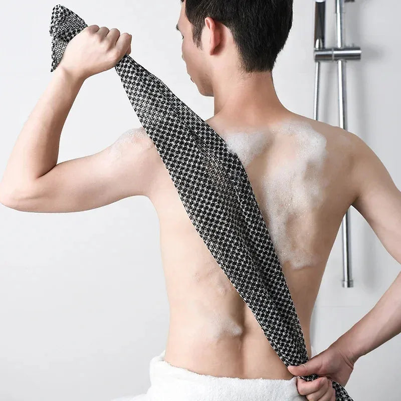 Toalla Exfoliante Larga para Espalda uso durante la ducha.