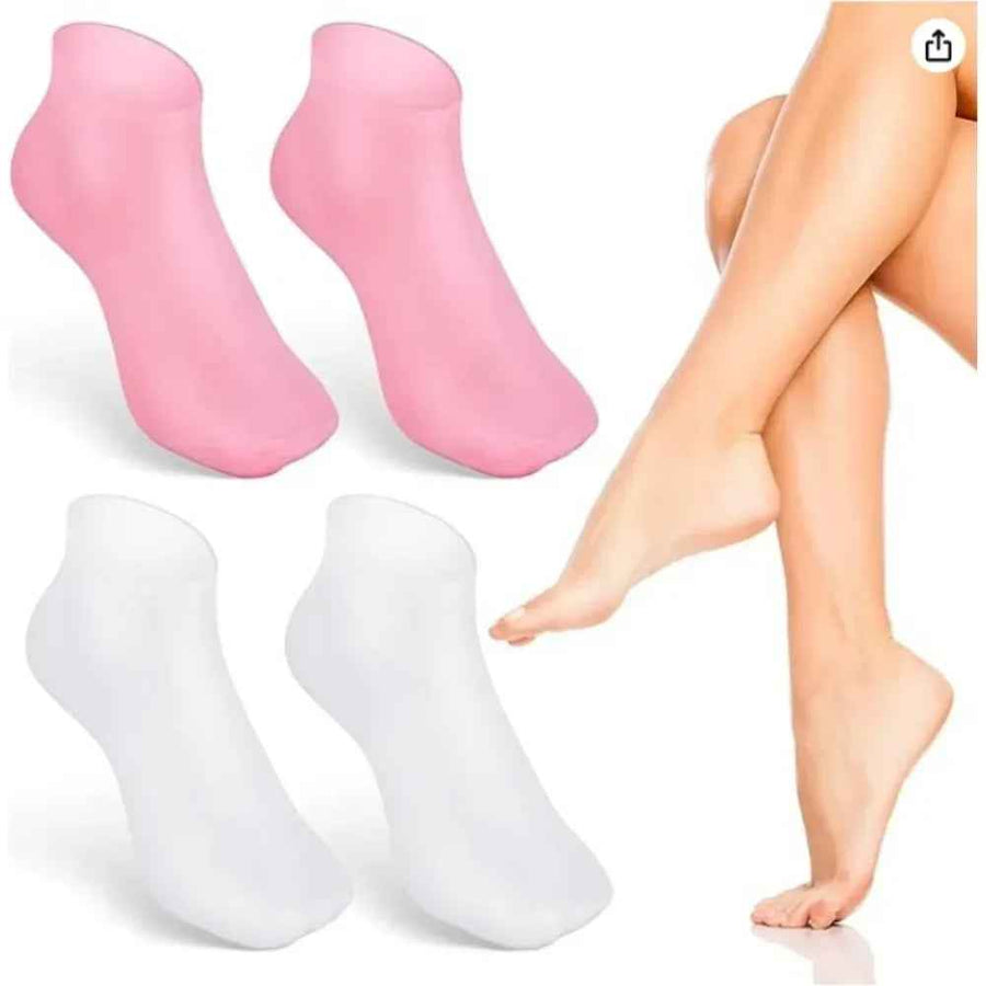 Calcetines de gel de silicona hidratantes colocados sobre los talones.