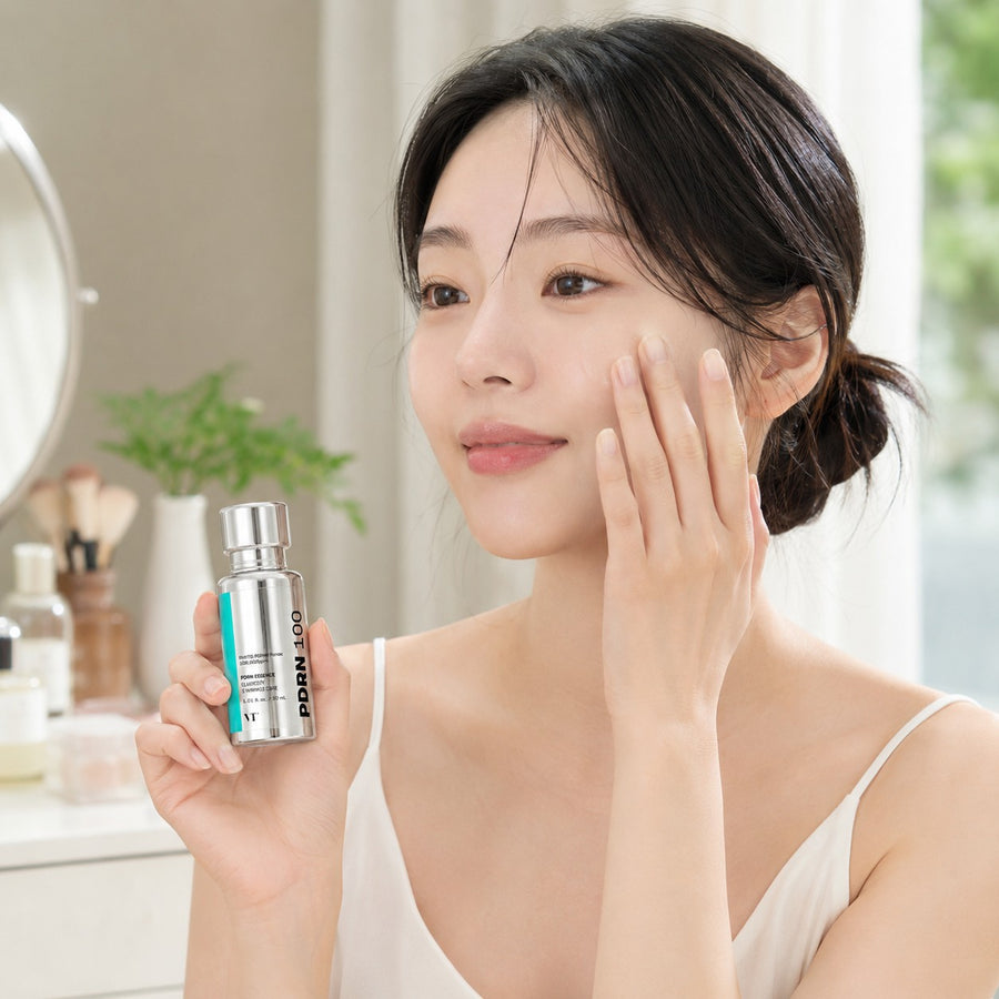 Mujer con la esencia PDRN Essence 100 del Kit Reedle PDRN VT