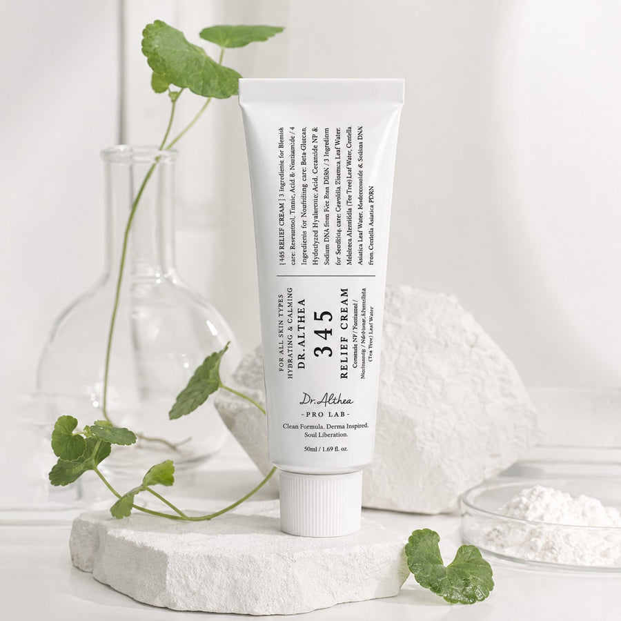 Kit Confort Dr.Althea: crema 345 Relief Cream junto a hojas de centella