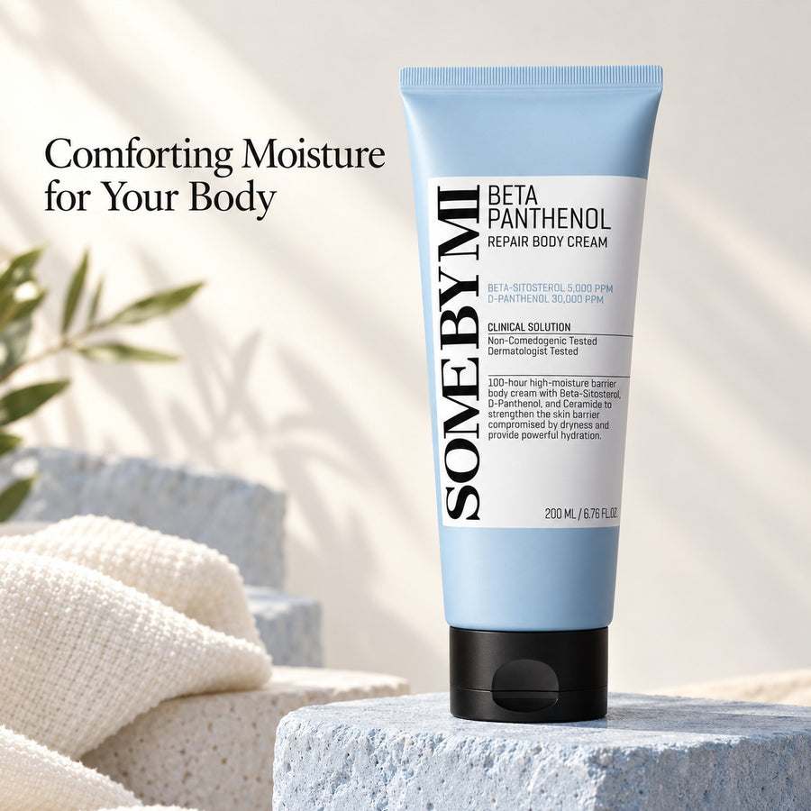 Crema Corporal SOME BY MI Beta Panthenol 200 ml, envase sobre una base de piedra