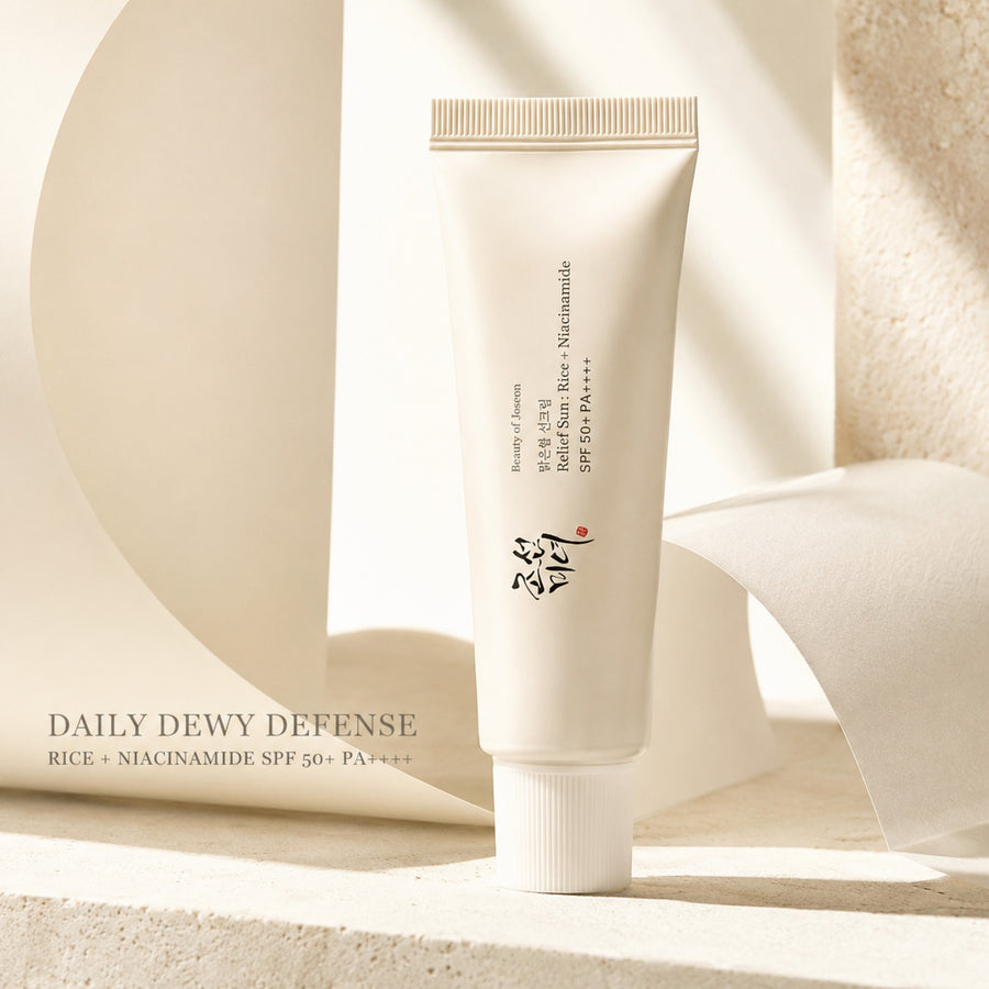 Kit Diario Beauty of Joseon: protector solar Relief Sun SPF50+ PA++++ sobre un fondo beige