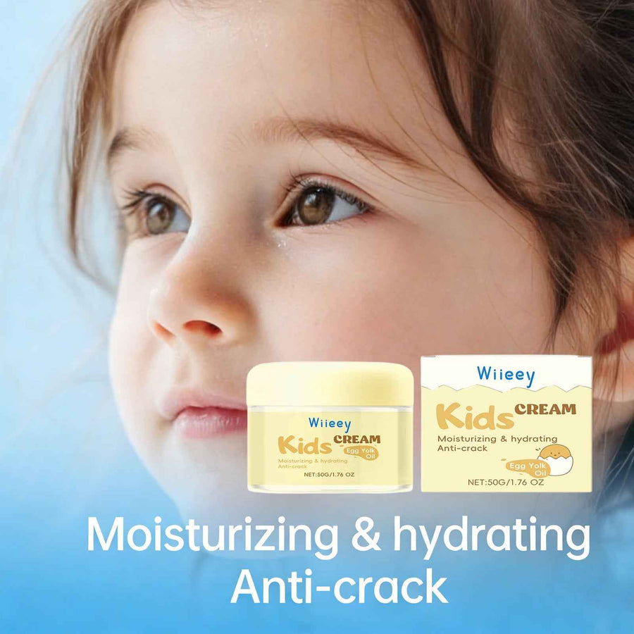 Crema Facial Infantil Hidratante Wiieey textura aplicada sobre la piel.