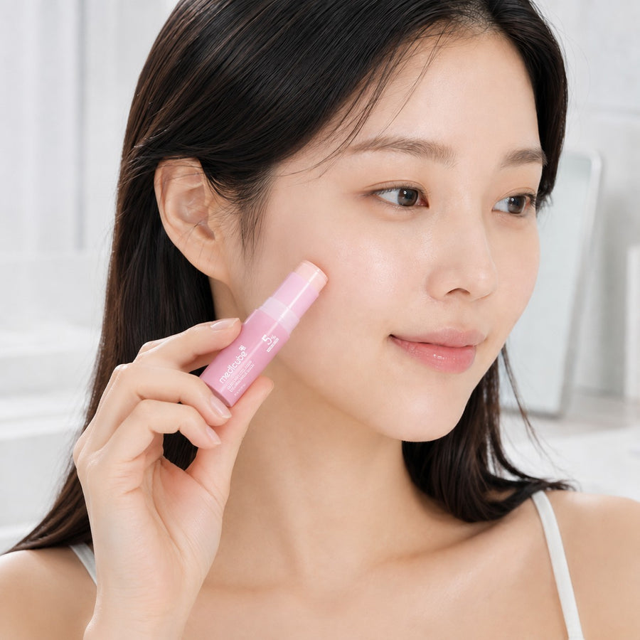 Medicube PDRN Pink Collagen Volume Multi Balm aplicación en el contorno de ojos